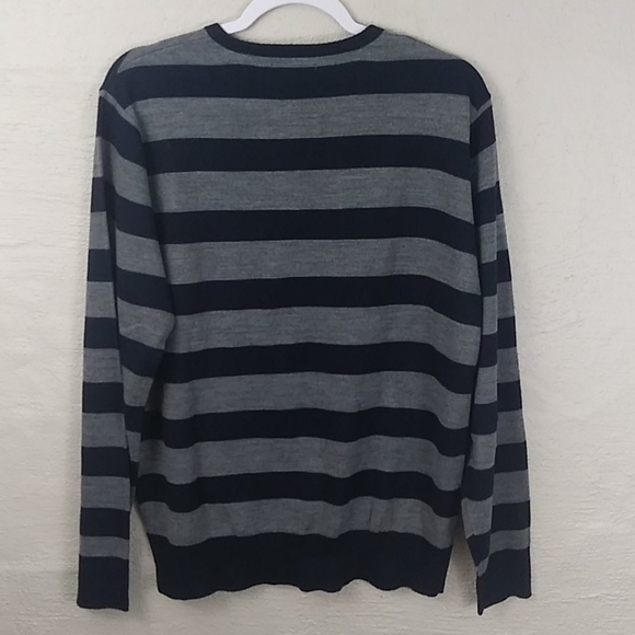 Paper Denim & Cloth Blue Stripe V-Neck Long Sleeve Pullover Light Weight Sweater - Picture 6 of 10
